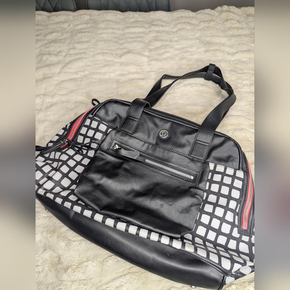 RARE LULULEMON SWEAT & GO ATHLETIC GYM TRAVEL DUFFEL/TOTE BAG